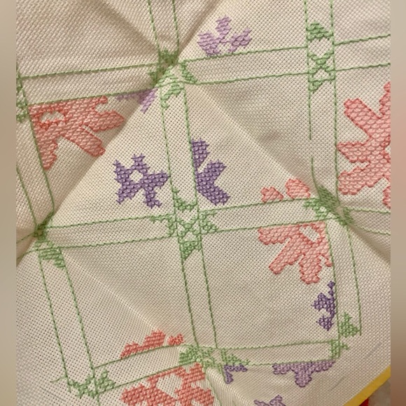 Vintage 90s Golden Bee Cross Stitch Entanglement Pillow Floral Embroidery Kit - Picture 4 of 4